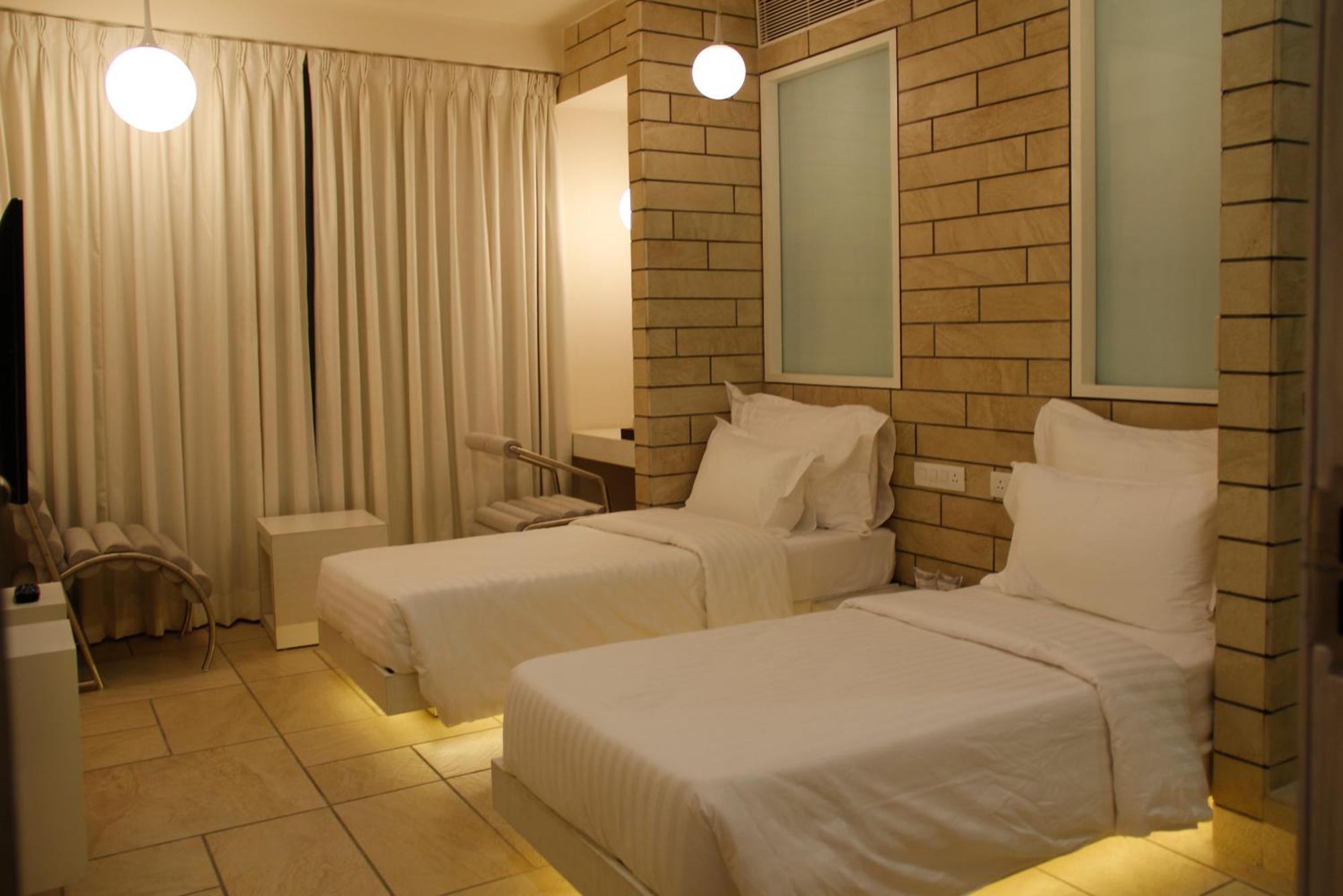 Hotel El Dorado Ахмедабад Экстерьер фото